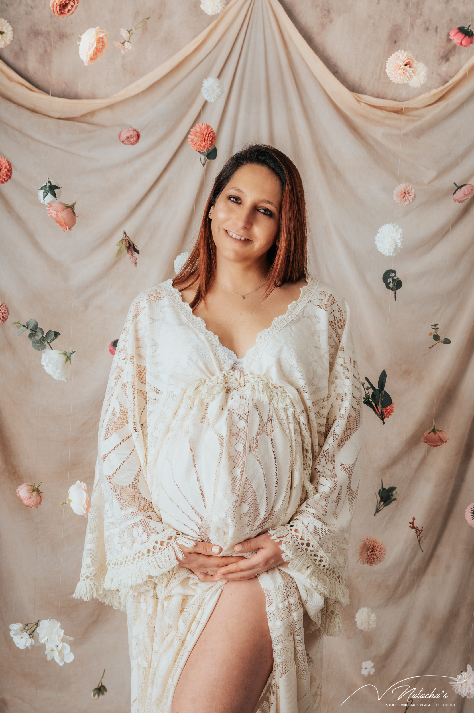 Photographe grossesse bohème en studio au Touquet 