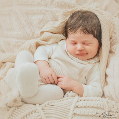 Immortalisez les premiers instants de votre bébé avec une séance photo douce et réconfortante